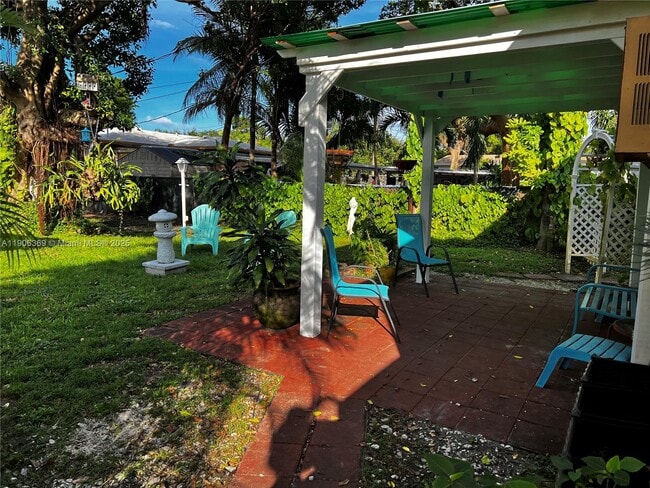 Photo - 2618 Lincoln St Unit 4