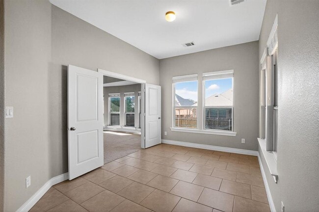 Photo - 6916 Etna Way