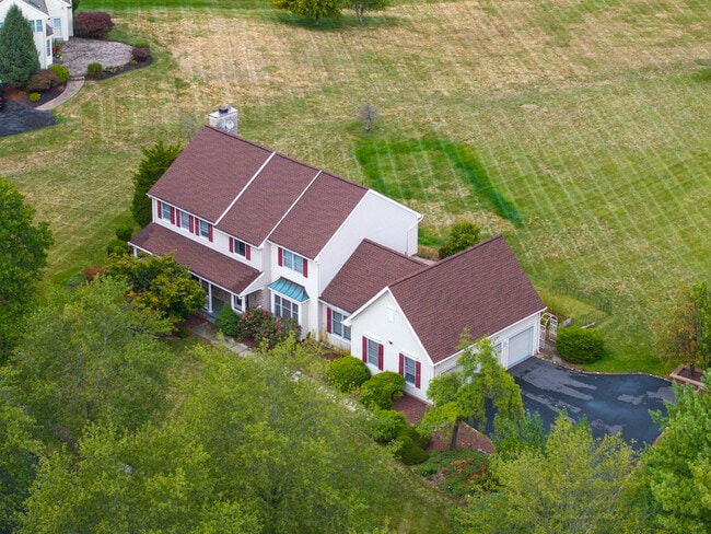 Photo - 11 Endicott Ln