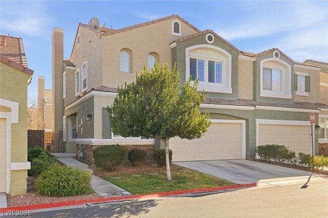 Photo - 972 Prestwick St