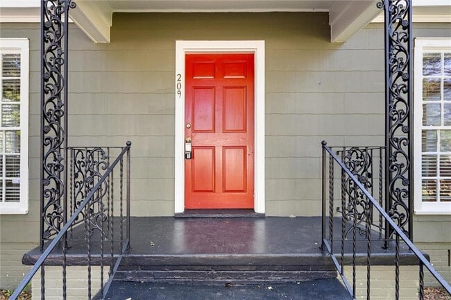 209 Mohawk St
