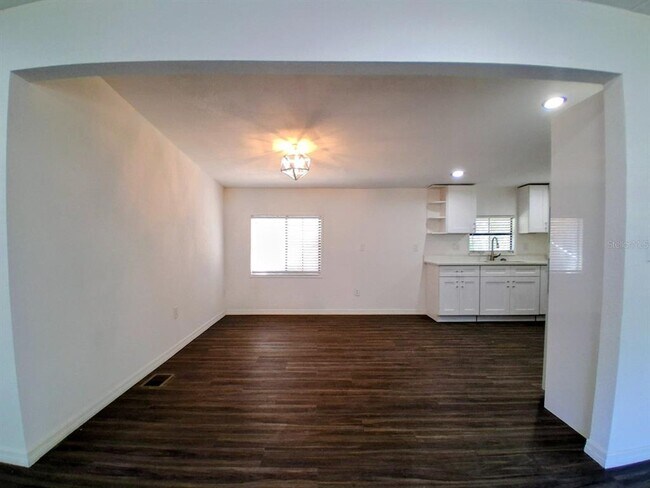 Photo - 15215 Vine St