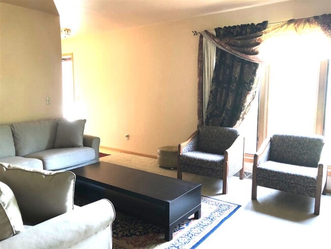 Photo - 2 Newbury Cir