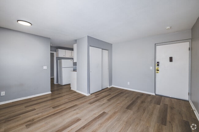 1BR, 1BA - 450SF - Living Room