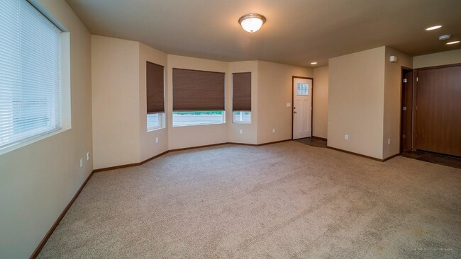 Photo - 10323 67th Ave NE Unidad B