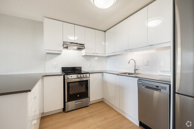 2BR, 1BA - 719SF - Kitchen