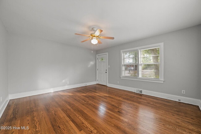 Photo - 2405 Jefferson Dr