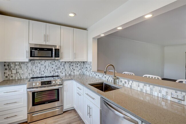 Photo - 128 S Cypress Rd Unidad 836