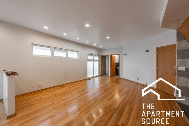 Photo - 1049 N Winchester Ave Condo Unit 2F