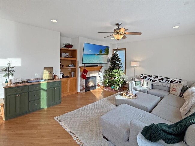 Photo - 4591 Empress Way N