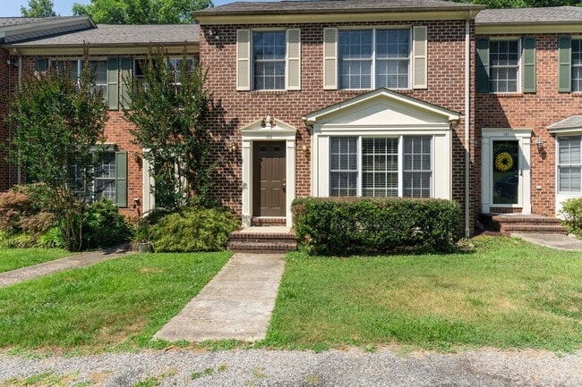 Spacious Townhouse with Basement in Farmvi... - Spacious Townhouse with Basement in Farmvi...
