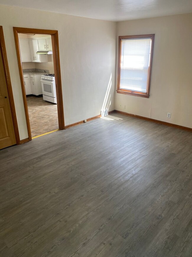 3 Bedroom / 1 Bathroom - 2 Story House - 3 Bedroom / 1 Bathroom - 2 Story House