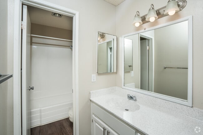 Interior 1BA - The Pointe at 2316