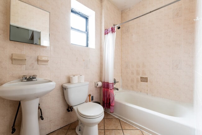 Photo - 351 E 117th St Unidad SI ID1325114P