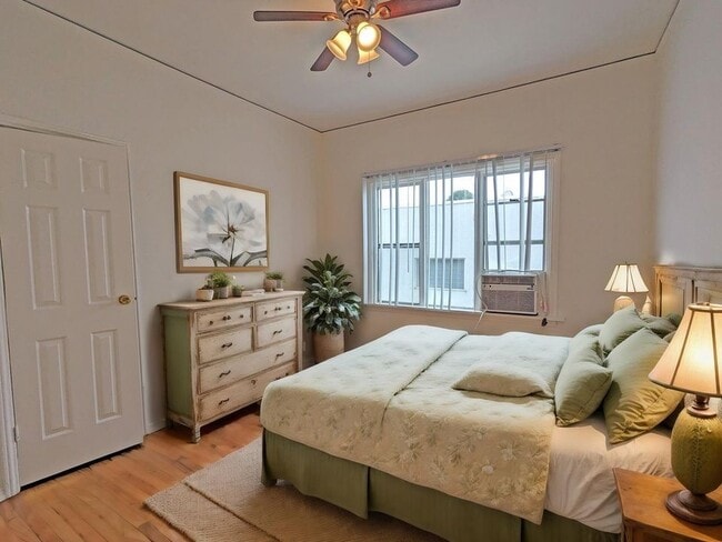 Photo - 1200 N Gardner St Unit 5