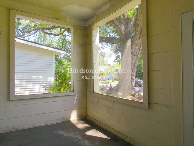 Photo - 2881 Selma St