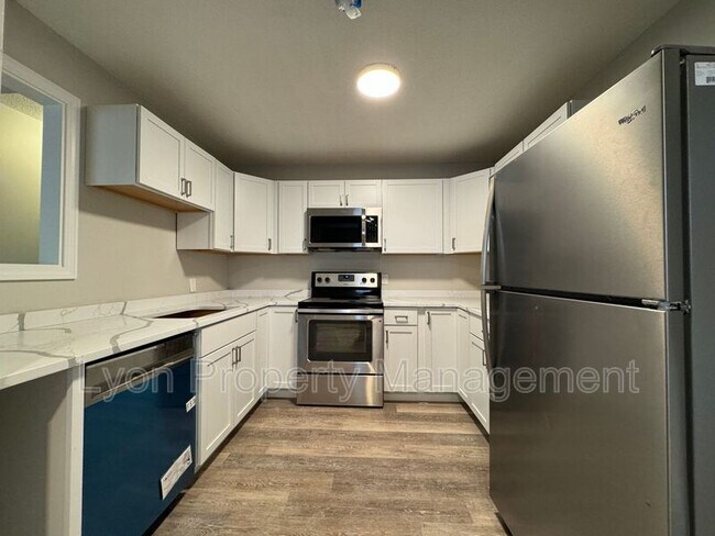 Photo - 235 Weeden St Unit 2