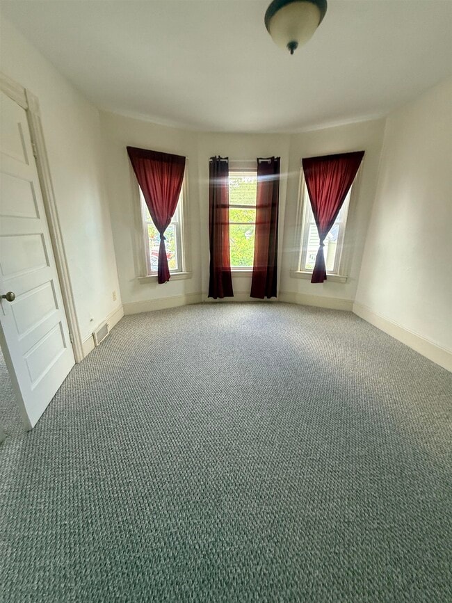 61 laurel St Unit 1