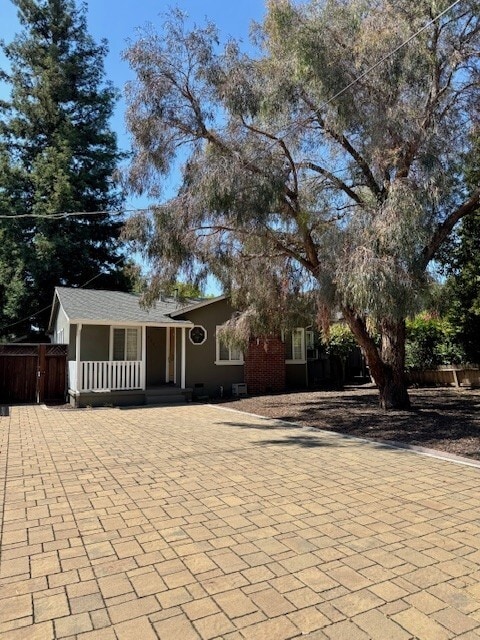 Building Photo - 1833 Parkside Dr Rental