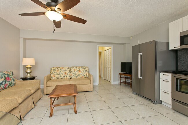 Remodeled boutique 1/1 unit furnished or u... - Remodeled boutique 1/1 unit furnished or u... Condo Unit 303