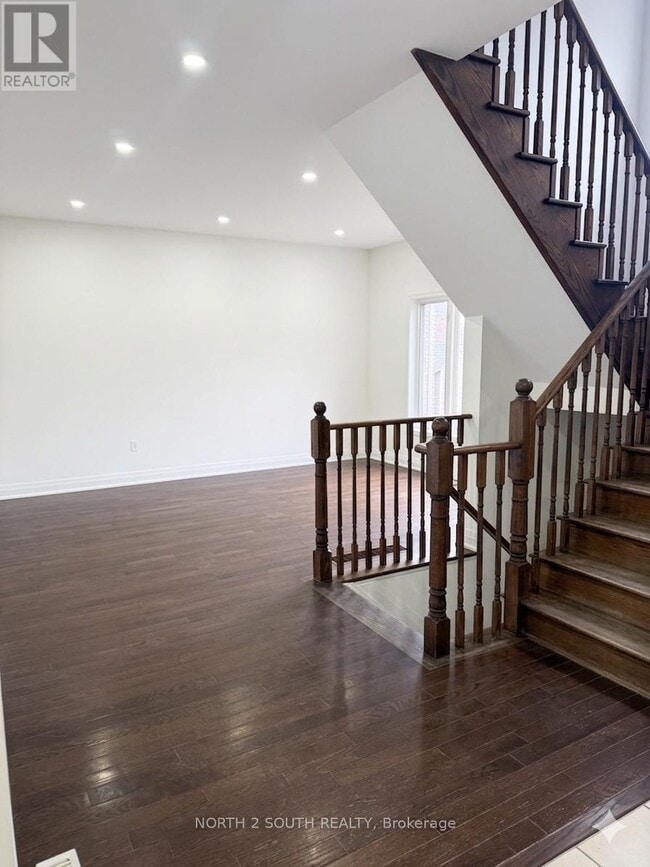 Photo - 2271 Whitewood Cres