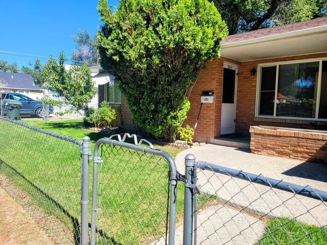 Quaint 2 bedroom, 1 bath brick duplex unit - Quaint 2 bedroom, 1 bath brick duplex unit Casa