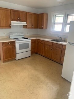 Building Photo - 15 Elm St Rental