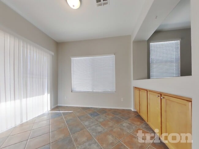 Photo - 12513 W Washington St