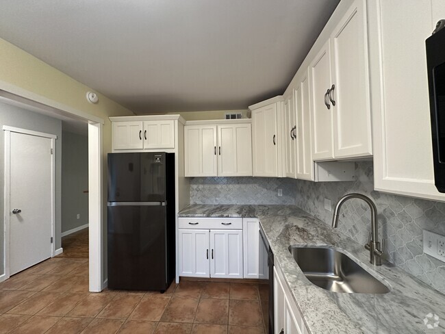 Building Photo - 574 Heritage Vlg Unit B Rental