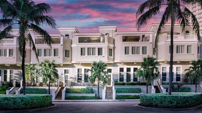 Photo - 3035 Riomar St