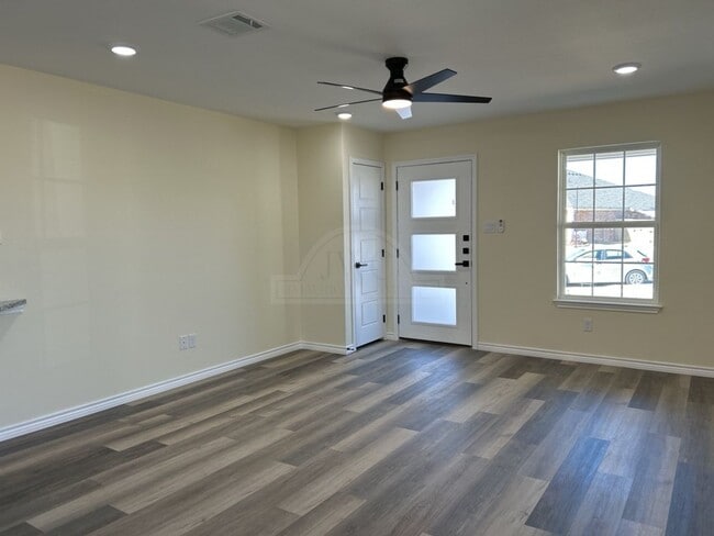 Photo - 5224 Rose Gdn Lp