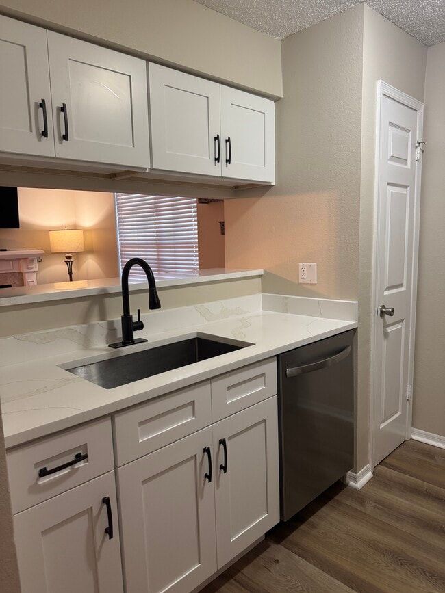 Photo - 1000 W Horatio St Unit 101