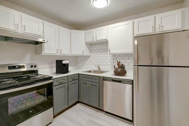Building Photo - Kalo Broadmoor Tower Rental