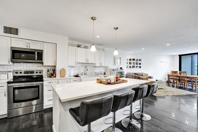 Building Photo - 3800 N Hills Dr Unit 301