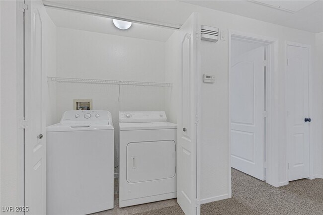 Building Photo - 9901 Trailwood Dr Unit 2006