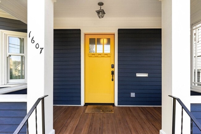 Photo - 5Bd/3.5Ba Seattle House