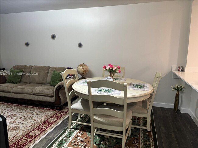 Photo - 300 Berkley Rd Unidad 212