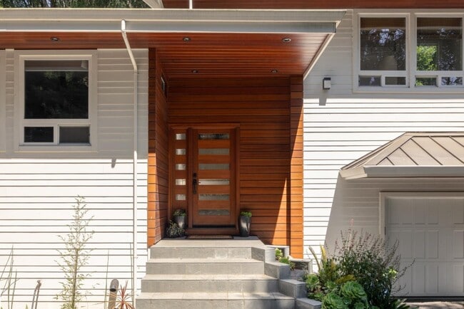 Photo - 101 Endlich Dr