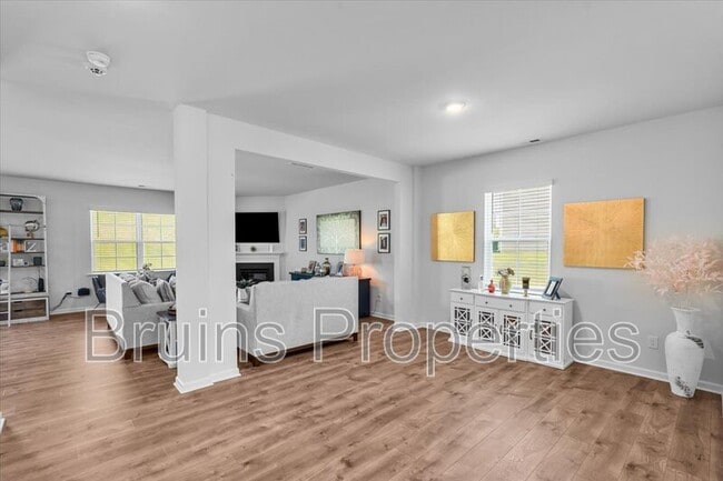 Photo - 349 Willowbrooke Way