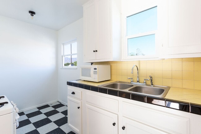 Fotografía del edificio - 4117 Edenhurst Ave Unidad 4119