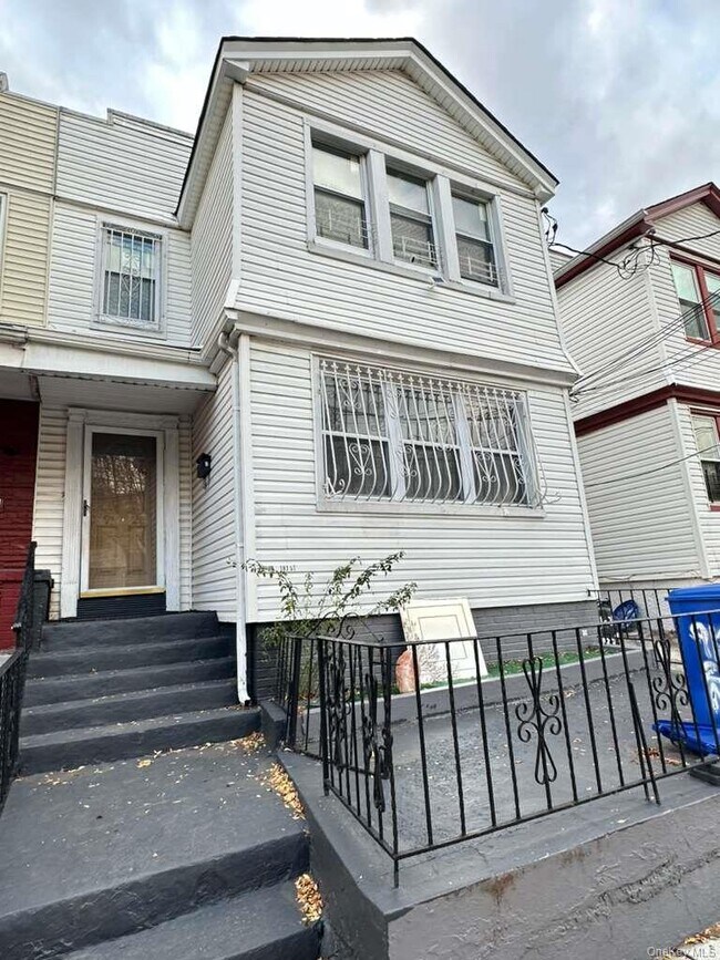 Building Photo - 91-26 183rd St Unit 1st Floor