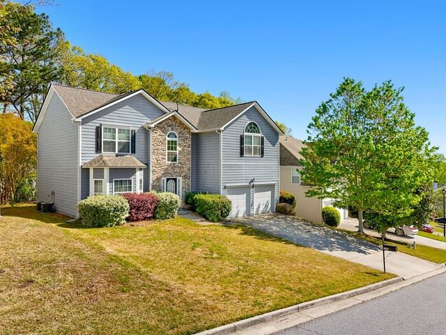 Photo - 1255 Wondering Way