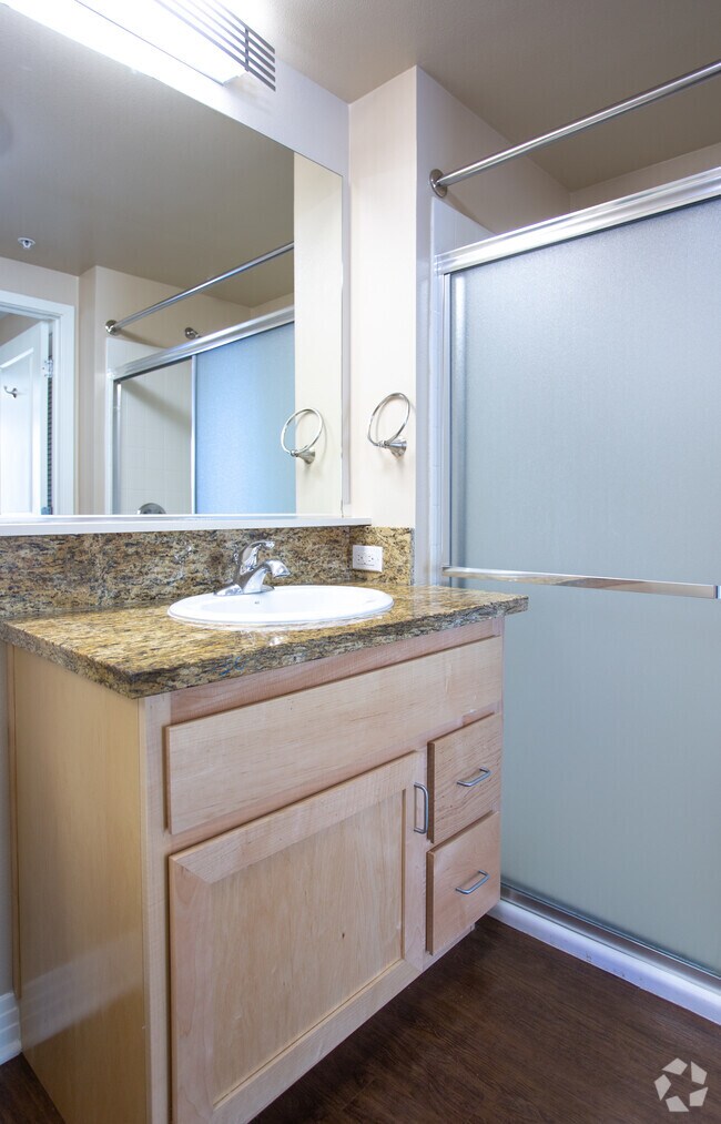 1BR, 1BA-689 SF
