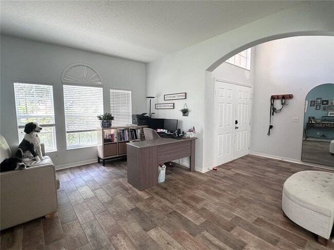 Photo - 902 Lost Grove Cir