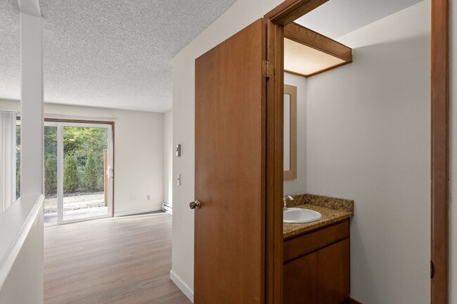 Photo - END UNIT!! 2 BEDROOM & 1 .5 BATH TOWNHOUSE