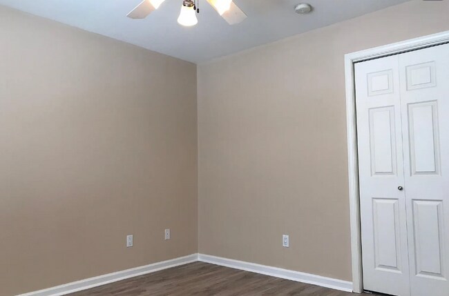 Photo - 208 Redbud Dr