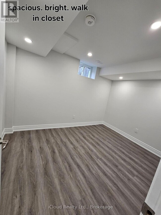 Photo - 95 Northglen Blvd