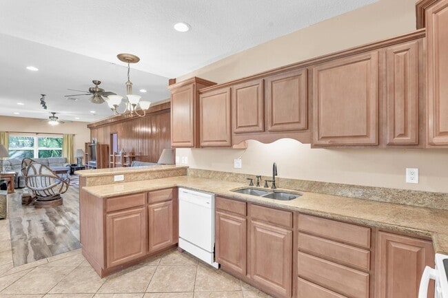 Photo - 916 Roberts Rd