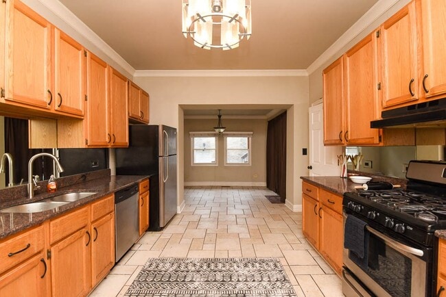 Building Photo - 1720 N Ashland Ave Unit G09C Rental