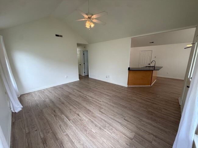 Photo - Beautiful 3 Bedroom Home Conveniently Located in La Vergne!
